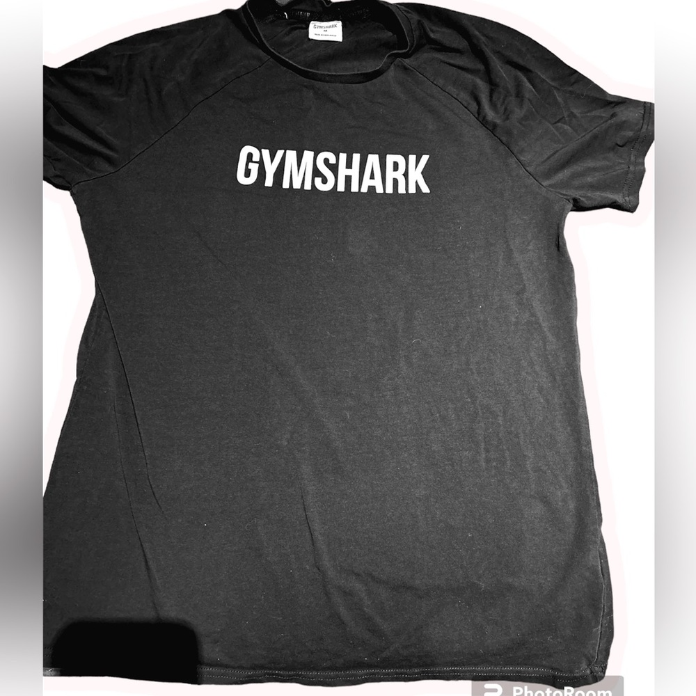 EUC GYMSHARK size medium t-shirt.